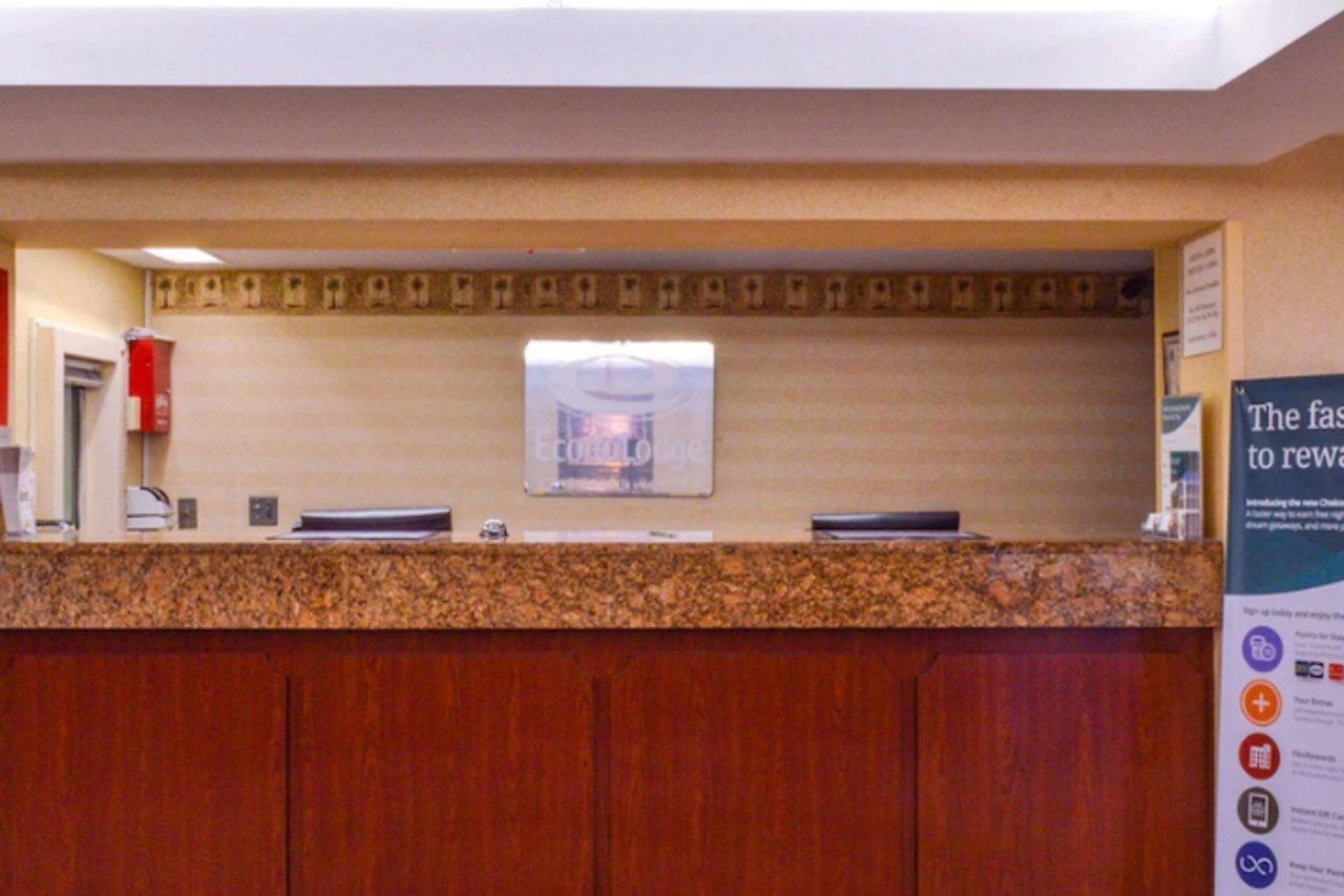 Econo Lodge Willowbrook Zewnętrze zdjęcie
