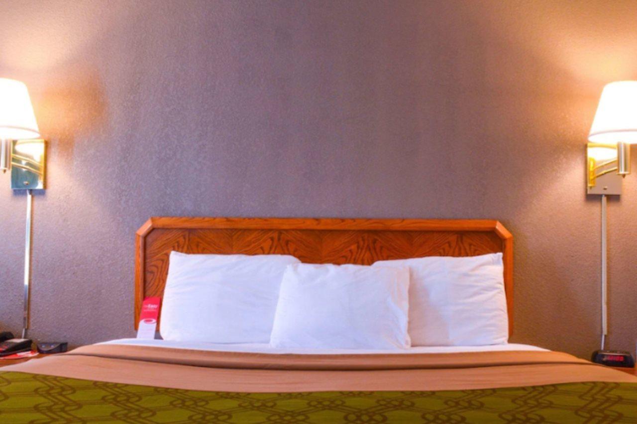 Econo Lodge Willowbrook Zewnętrze zdjęcie