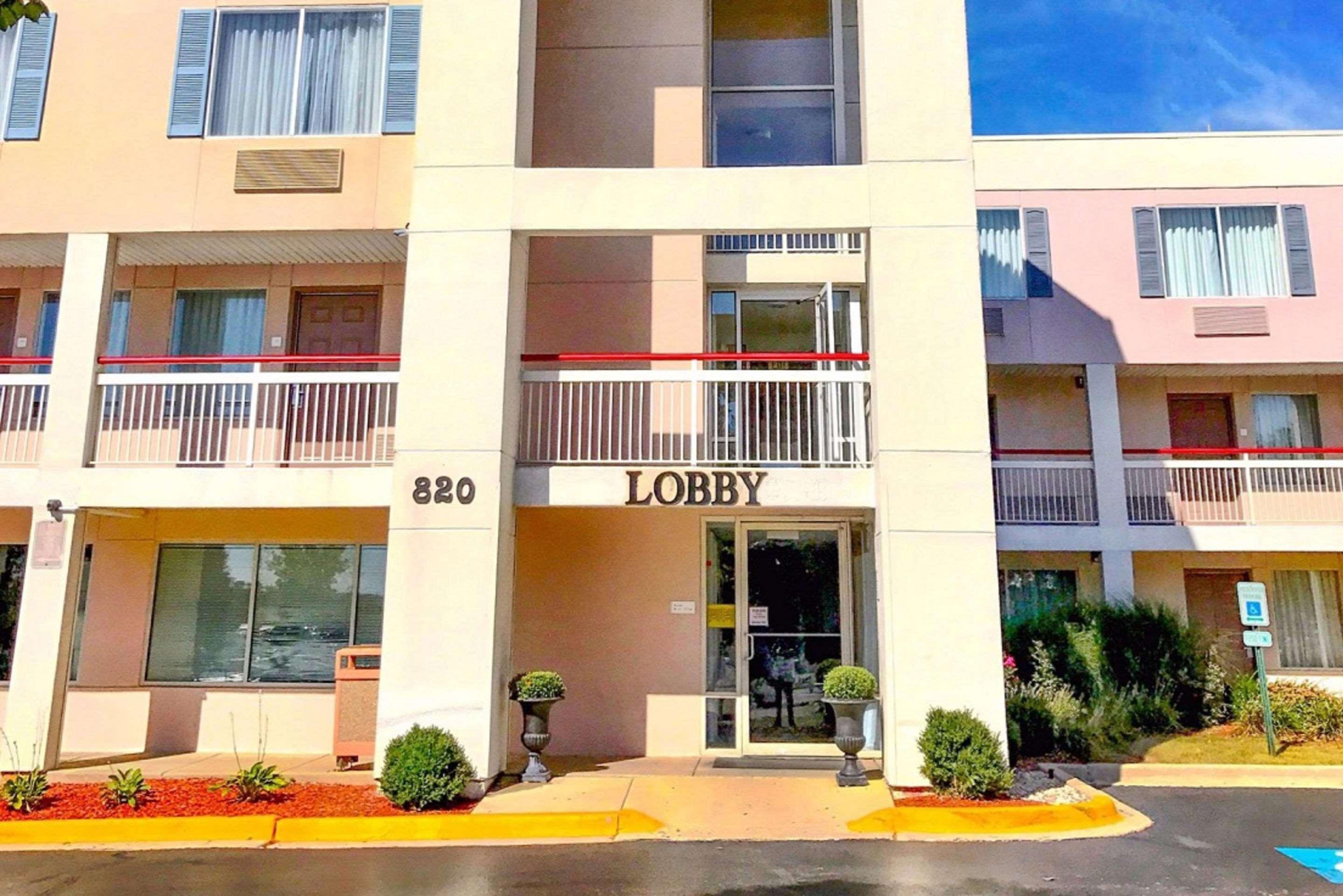 Econo Lodge Willowbrook Zewnętrze zdjęcie